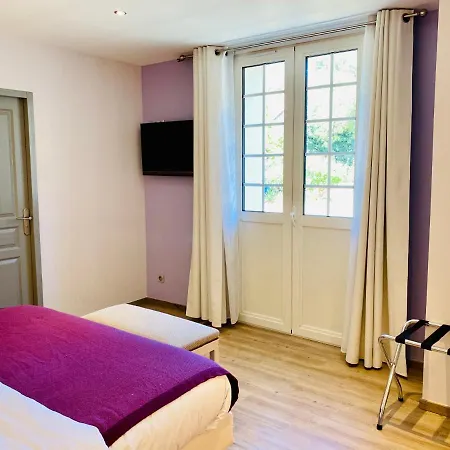Otel Logis Le Champ De Mars