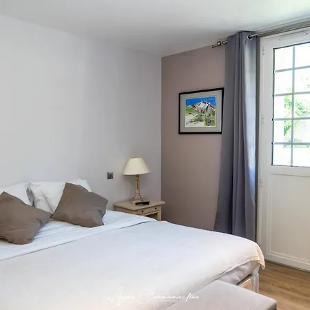 Logis Le Champ De Mars