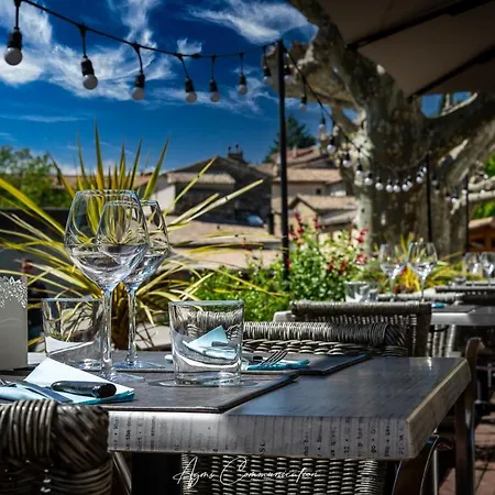 Logis Le Champ De Mars Otel 3*