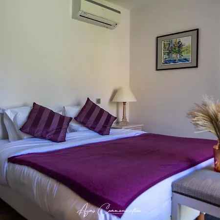 Otel Logis Le Champ De Mars Puy-Saint-Martin