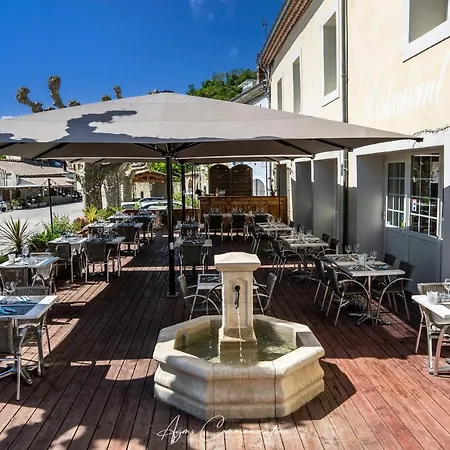 Logis Le Champ De Mars Otel