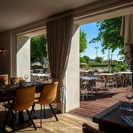 فندق Logis Du Champ De Mars 3*