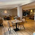 Logis Le Champ De Mars Szálloda 3*
