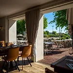 Hotel Logis Le Champ De Mars 3*
