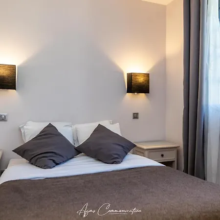 Logis Du Champ De Mars Hotel