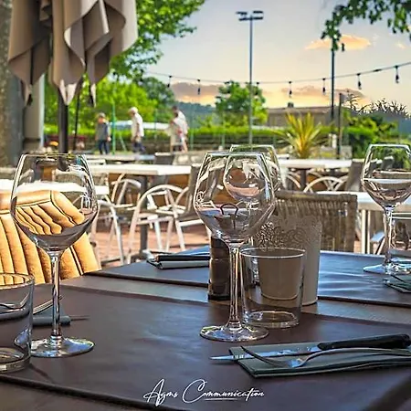 Logis Du Champ De Mars Hotel 3*