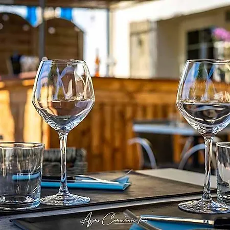 Logis Du Champ De Mars Hotel 3*