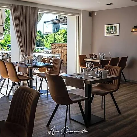 Logis Du Champ De Mars Hotel