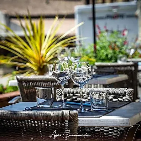 Hotel Logis Du Champ De Mars