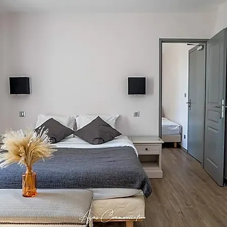 فندق Logis Le Champ De Mars Puy-Saint-Martin