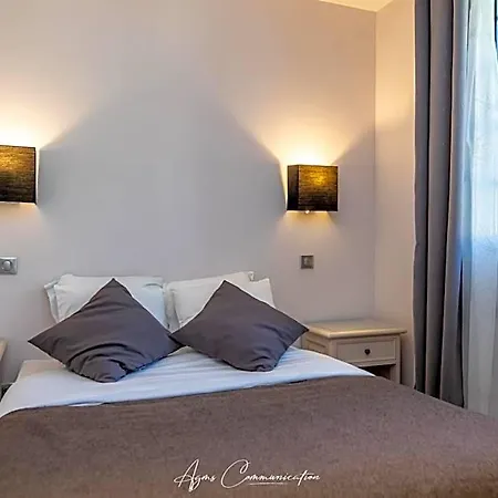 Logis Le Champ De Mars فندق 3*