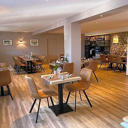 Hotel Logis Du Champ De Mars 3*