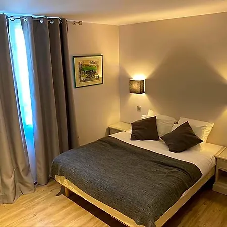 Hotel Logis Du Champ De Mars Puy-Saint-Martin