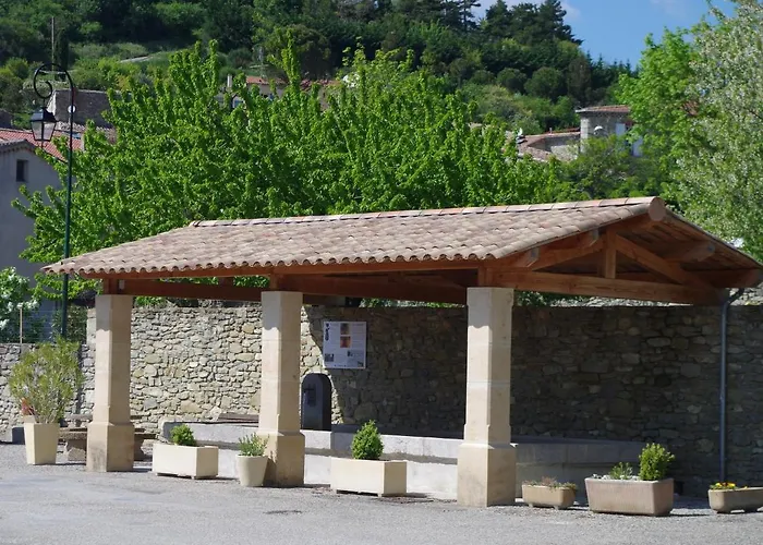 Logis Le Champ De Mars 3*