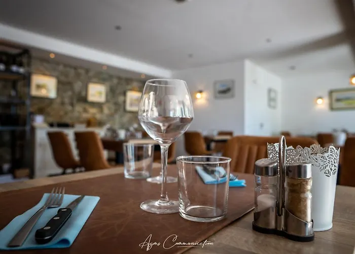 Logis Le Champ De Mars Hotel 3*