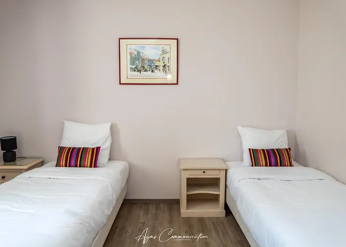 Logis Le Champ De Mars Hotel 3*